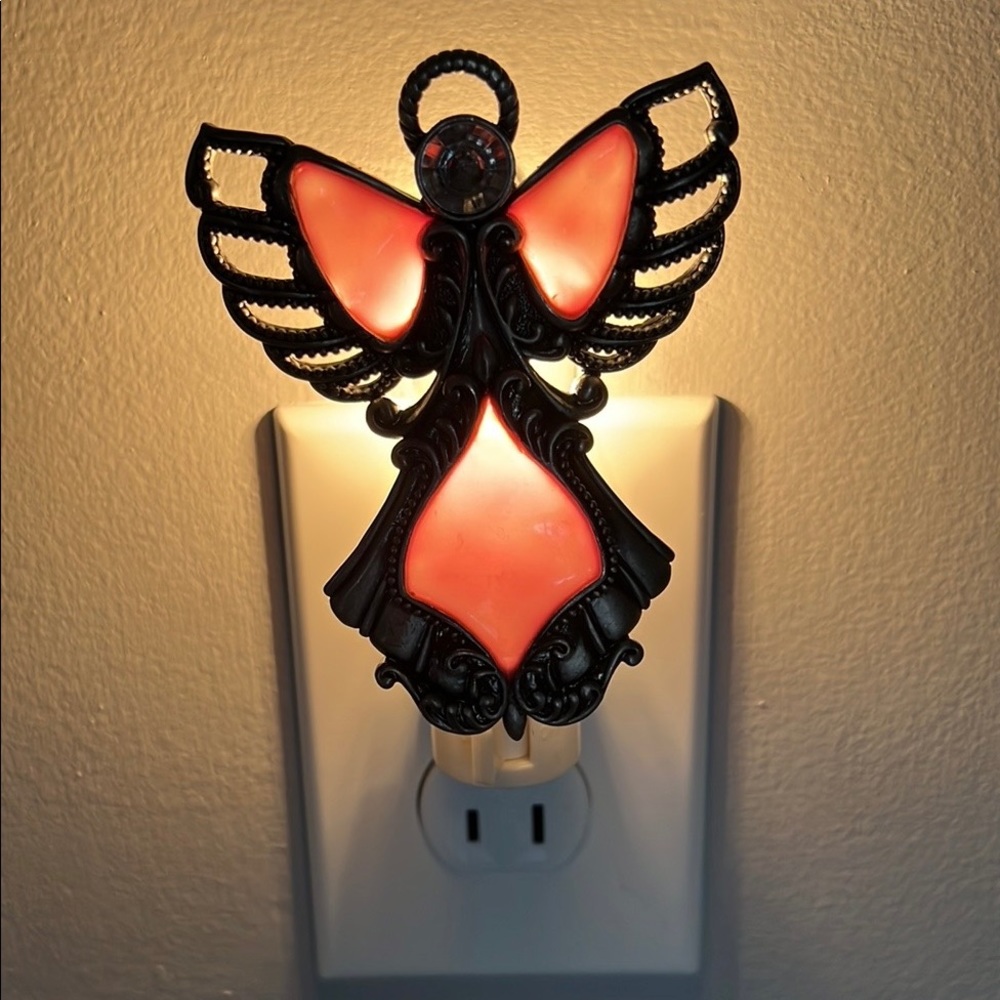 🎉HP 10/20🎉Pink and Silver Angel UL Listed Night Light - Picture 3 of 5